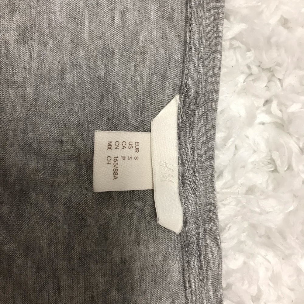 H & M blouse - Picture 2 of 2